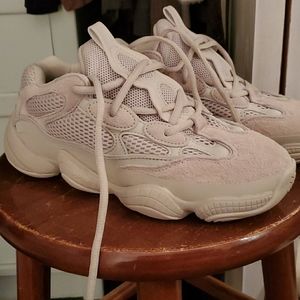 Yeezy 500 blush size 6.5